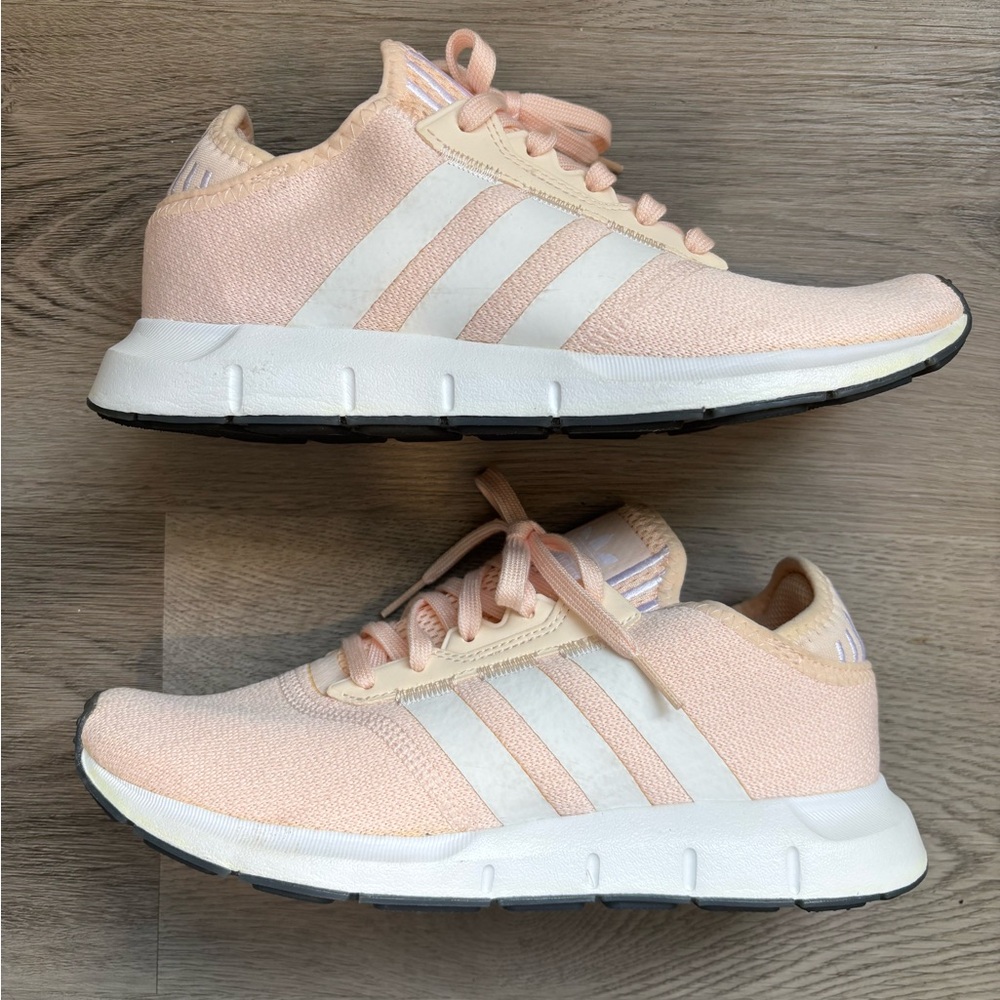 COPY - ADIDAS Run Swift Coral sz 8
